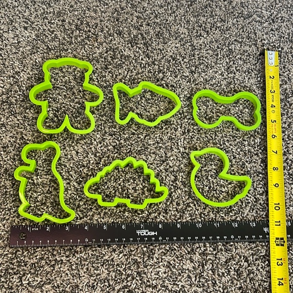 Animal cookie cutters or playdoh cutters dinosaurs bear fish duck and bone - Picture 3 of 9